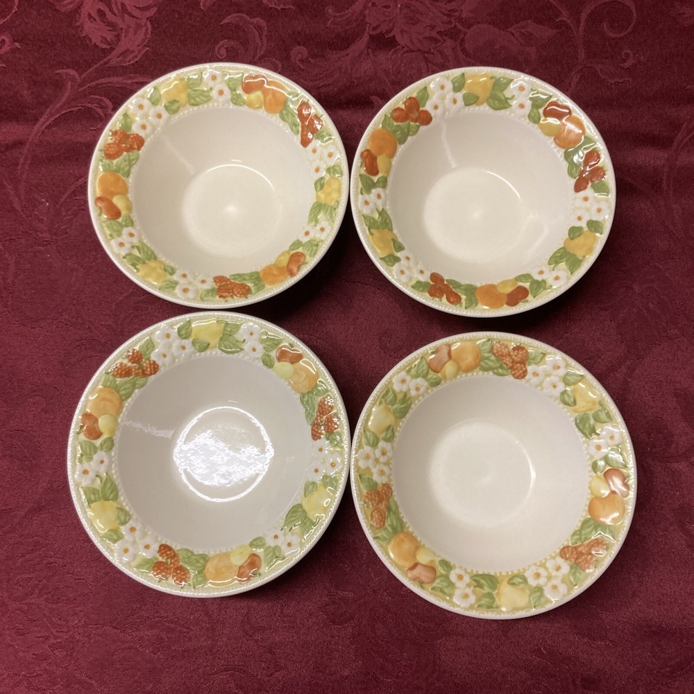 Set Of 4 Vintage Metlox "Della Robbia" Cereal Soup Bowls  7"  Embossed Fruit